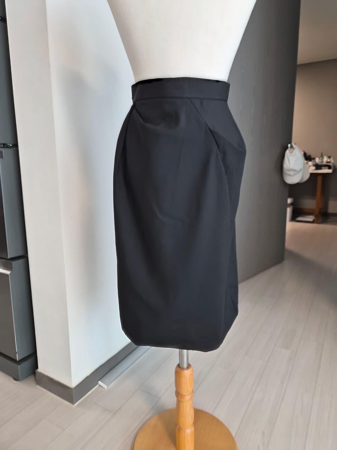 정품 비비안 웨스트우드 레드라벨 아방가르드 블랙 스커트 (사이즈 40) 상품이미지4