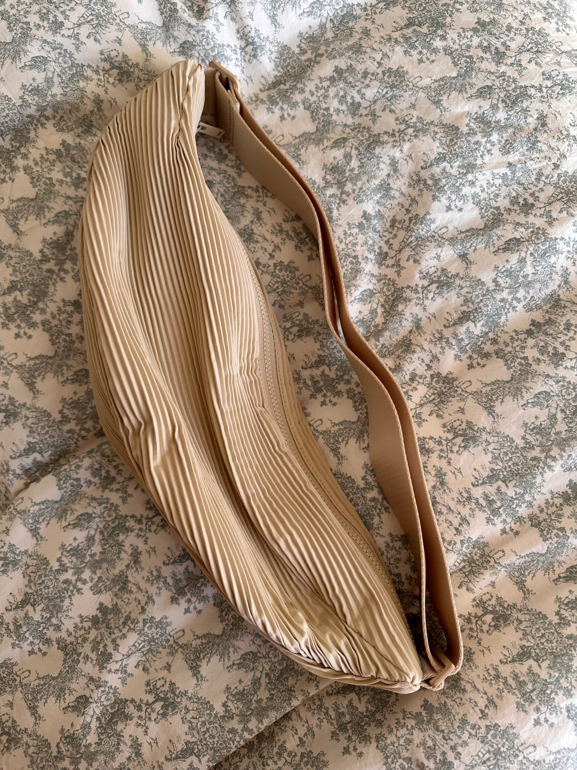 Cos 플리츠 크로스바디백 상품이미지7