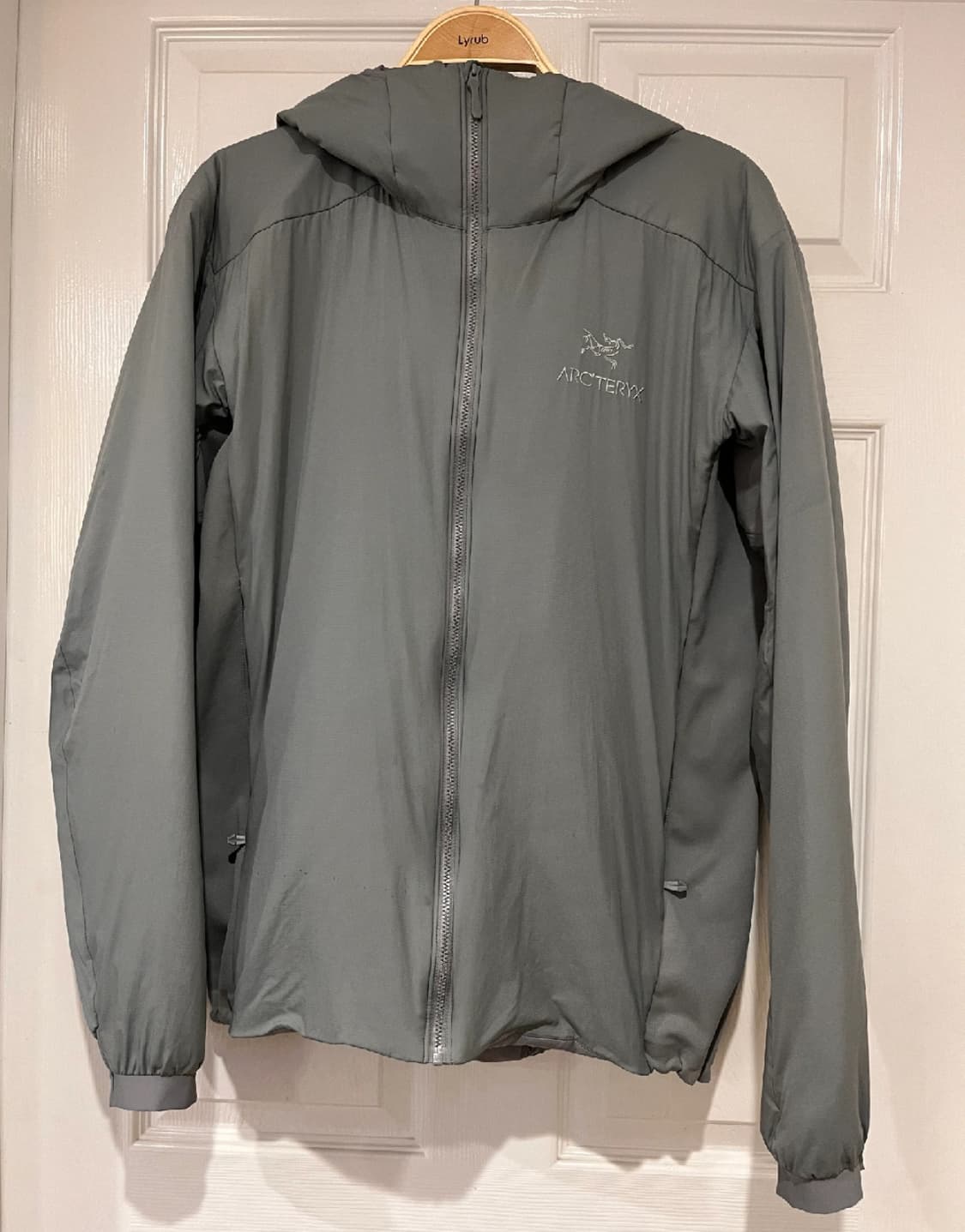 아크테릭스 아톰 LT 보이드 M 사이즈  앞부분 외에 상태 깨끗합니다!  상품이미지1