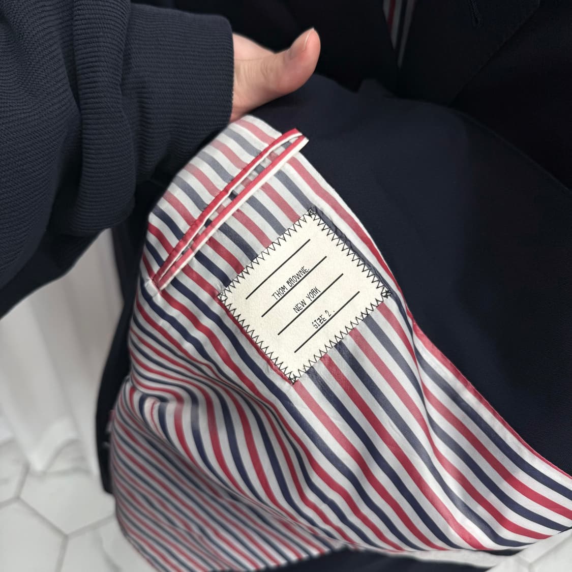 [상의 2, 하의 1] 톰브라운 사선완장 수트 셋업 + 넥타이 상품이미지7