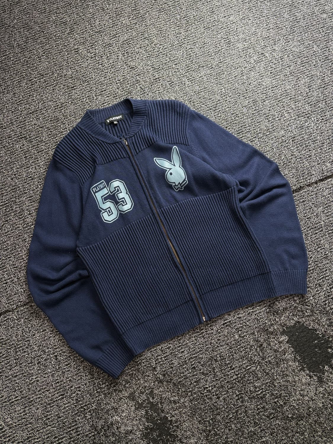 플레이보이 올드스쿨 빅로고 니트 집업 3302 상품이미지1