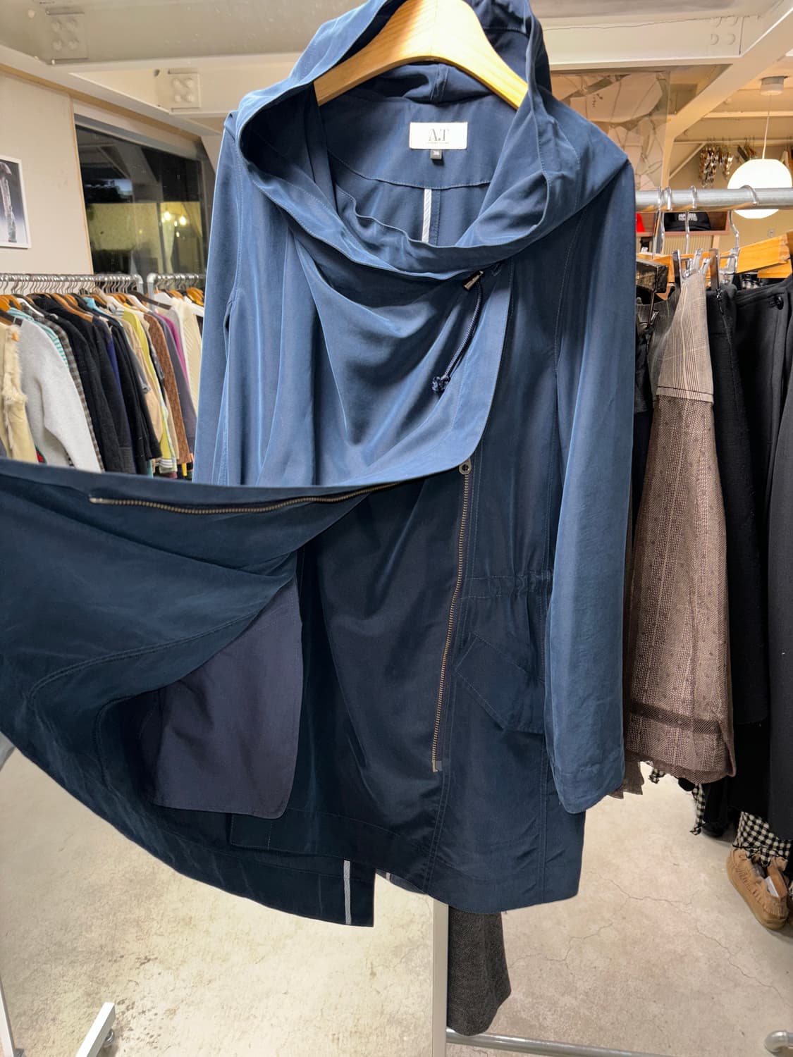 아츠로 타야마 카울넥 피쉬테일 자켓 상품이미지4