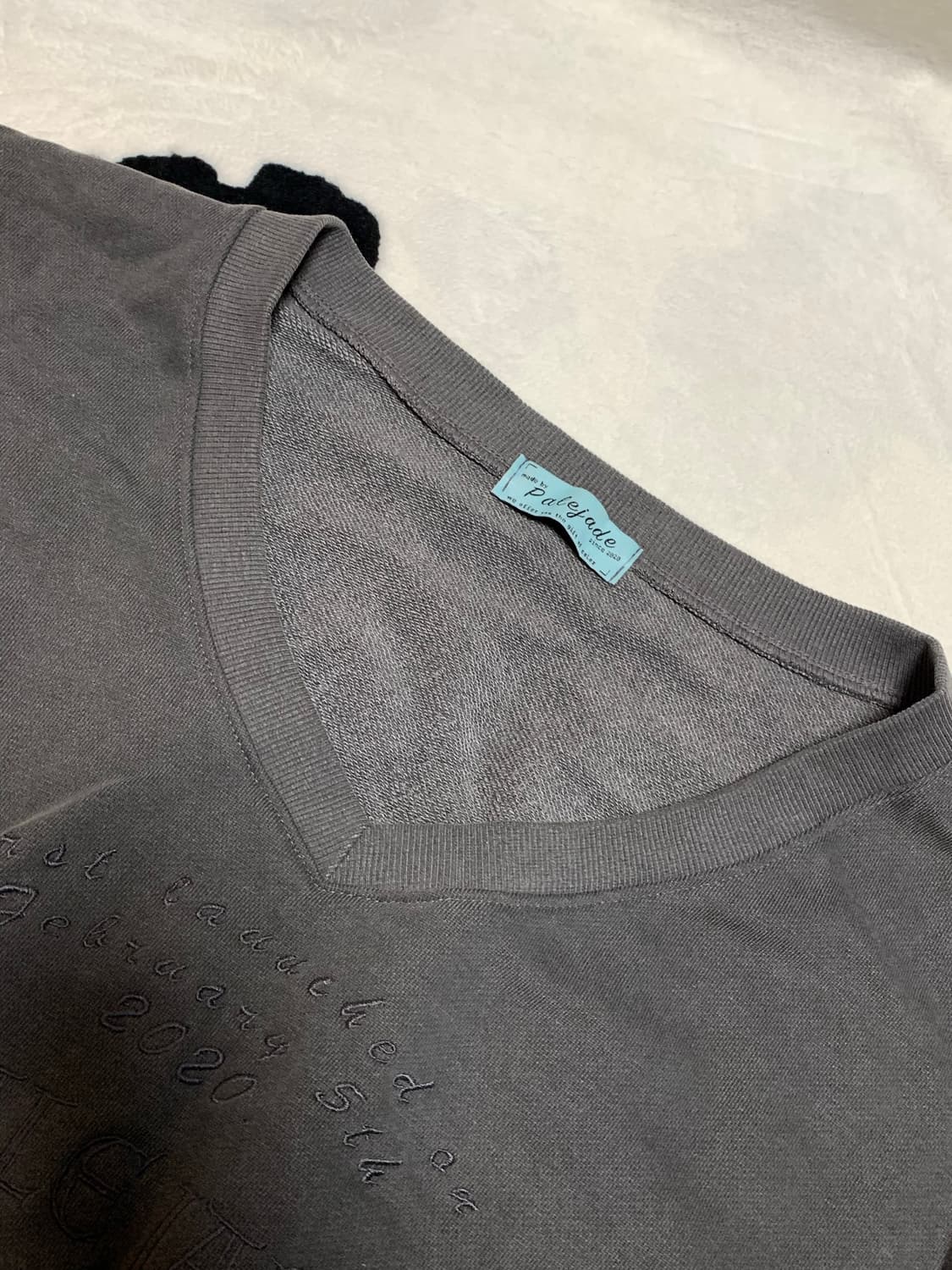 페일제이드 크롭 피그먼트 맨투맨 차콜 상품이미지2