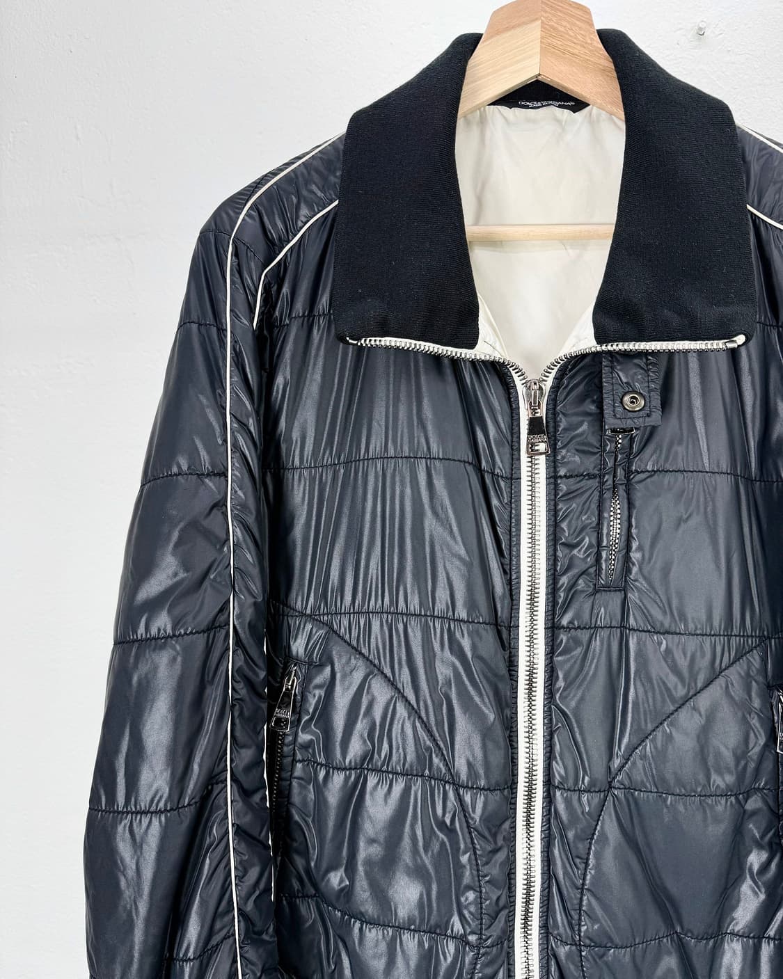 돌체앤가바나 00s 넥 플레이트 글로시 블루 퀼팅 패디드 봄버 자켓 상품이미지2