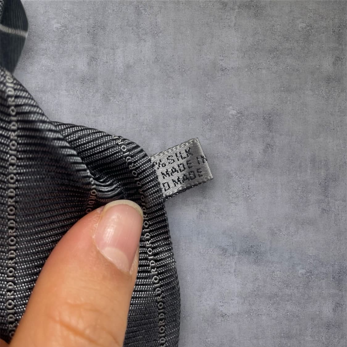 디올 Dior 그레이 올오버 로고 레터링 패턴 실크 넥타이 상품이미지4