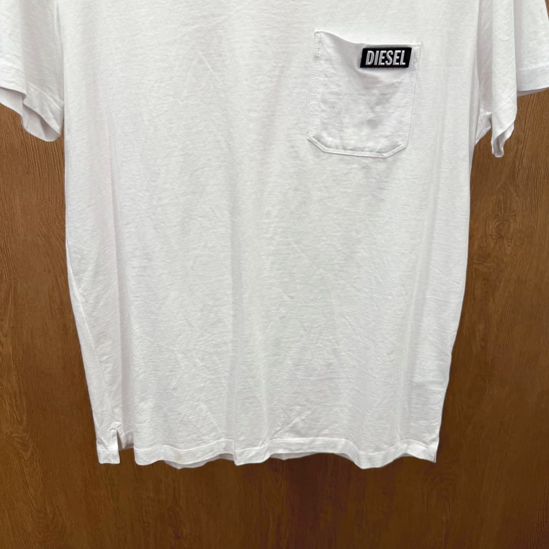 디젤 코튼 라운드넥 반팔 티셔츠 포켓 로고 패치 디테일 화이트 상품이미지5
