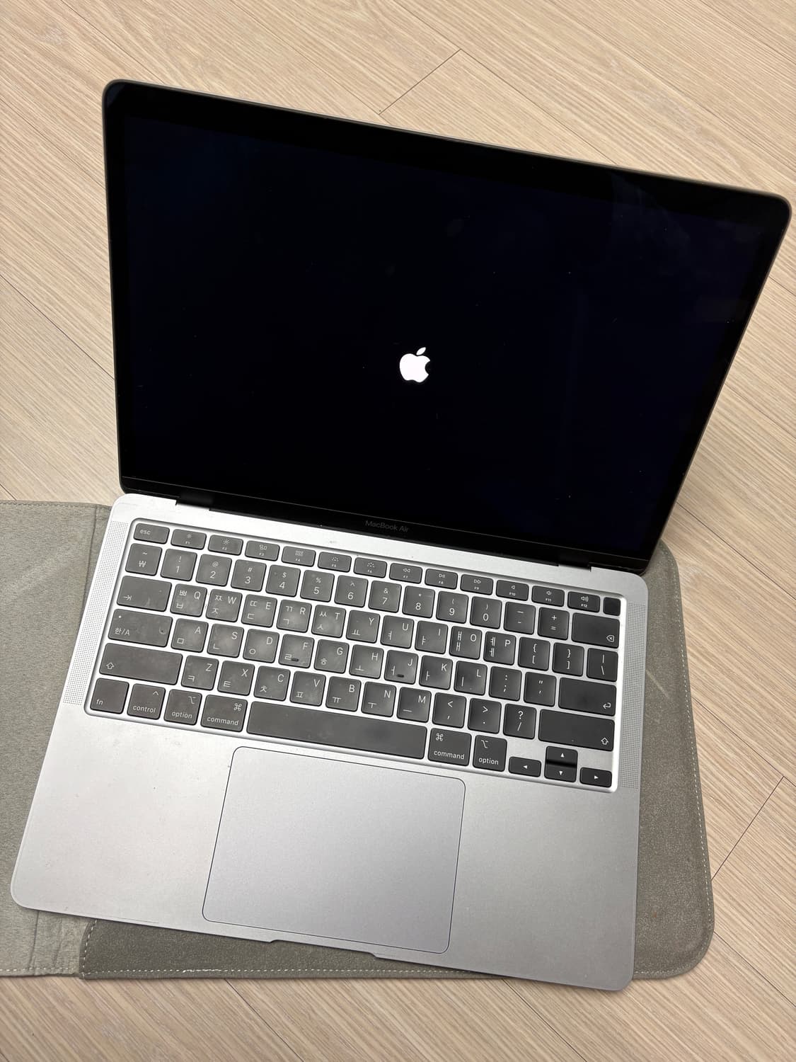 맥북에어 13인치 스페이스 그레이 i5 256GB 상품이미지1
