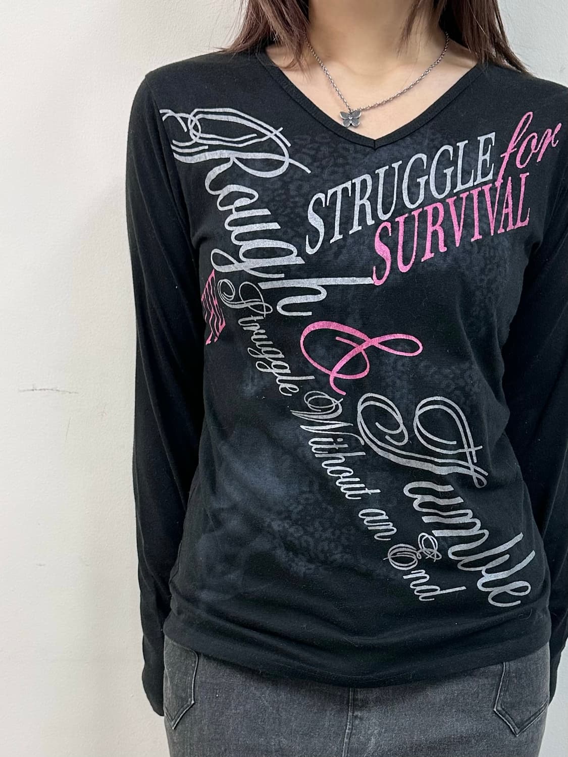 v-neck lettering long sleeve 상품이미지2