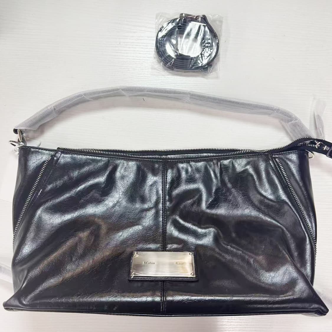 (새상품)마뗑킴 사이드 지퍼 투웨이백 빅사이즈 숄더백 크로스백 상품이미지1