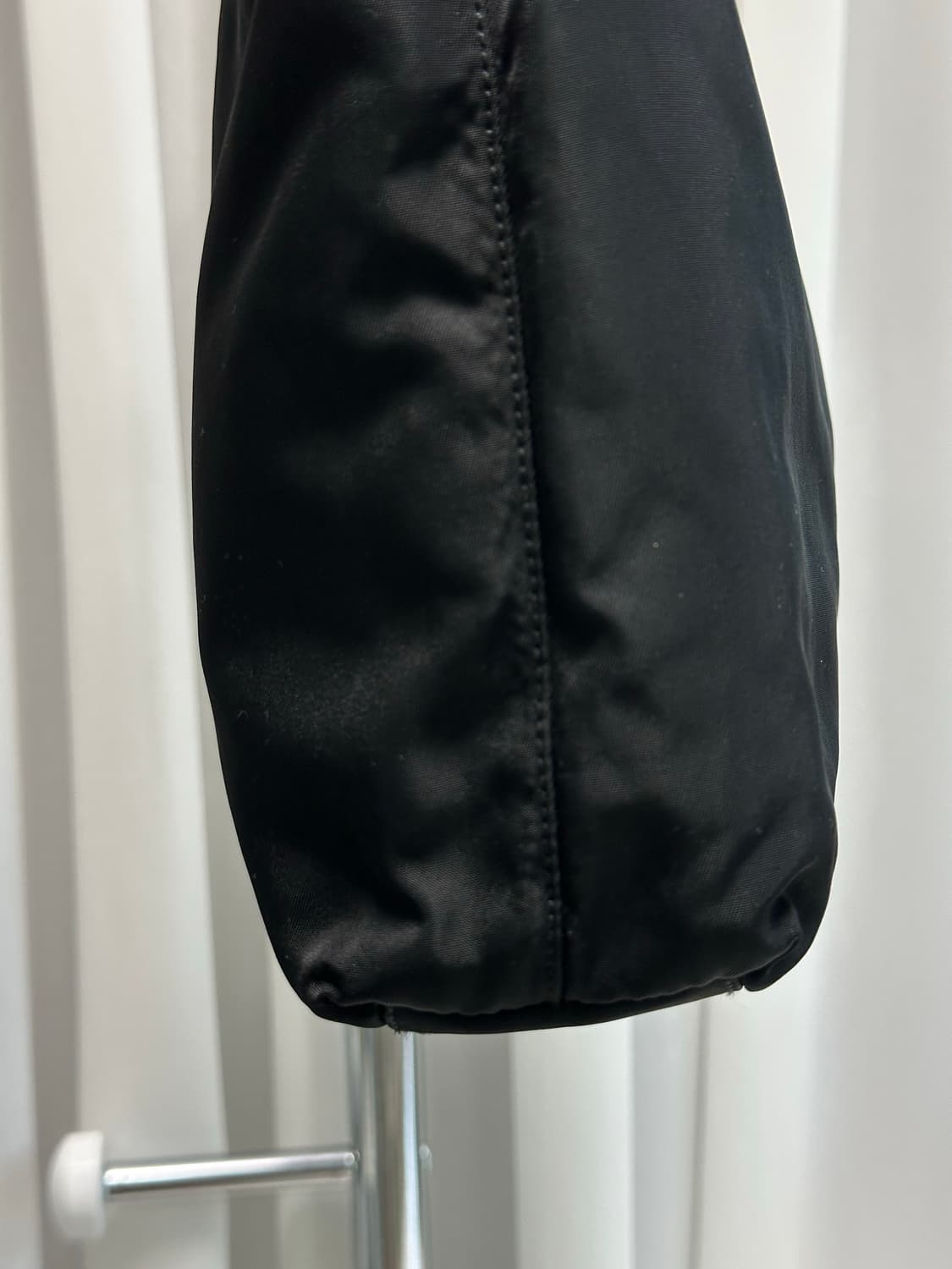 [정품] Prada 프라다 포코노 클래식 나일론 숄더백 블랙 상품이미지4