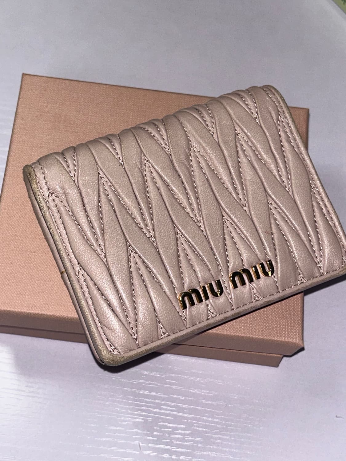 미우미우 마테라쎄 반지갑 상품이미지1