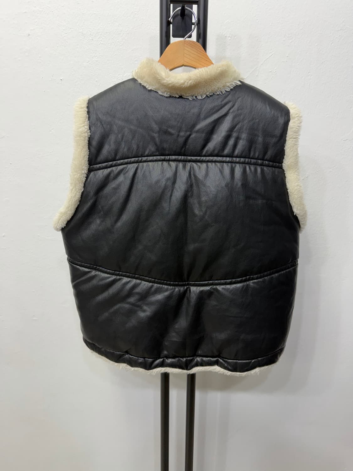 정품) O2ND 오즈세컨 한섬 오버핏 리버시블 양면 가죽 양털 조끼 82 상품이미지4