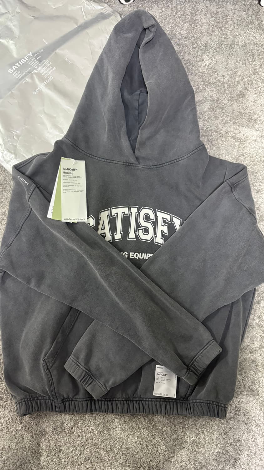 새티스파이 softcell 후드티 에이지드 블랙 상품이미지1