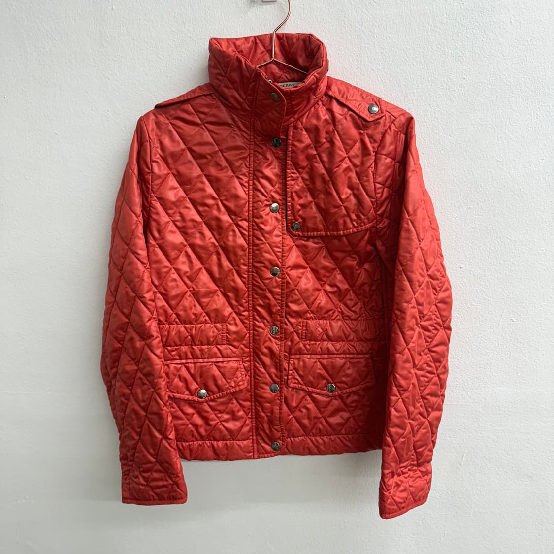버버리 레드 컬러 퀄팅 자켓 M 상품이미지1