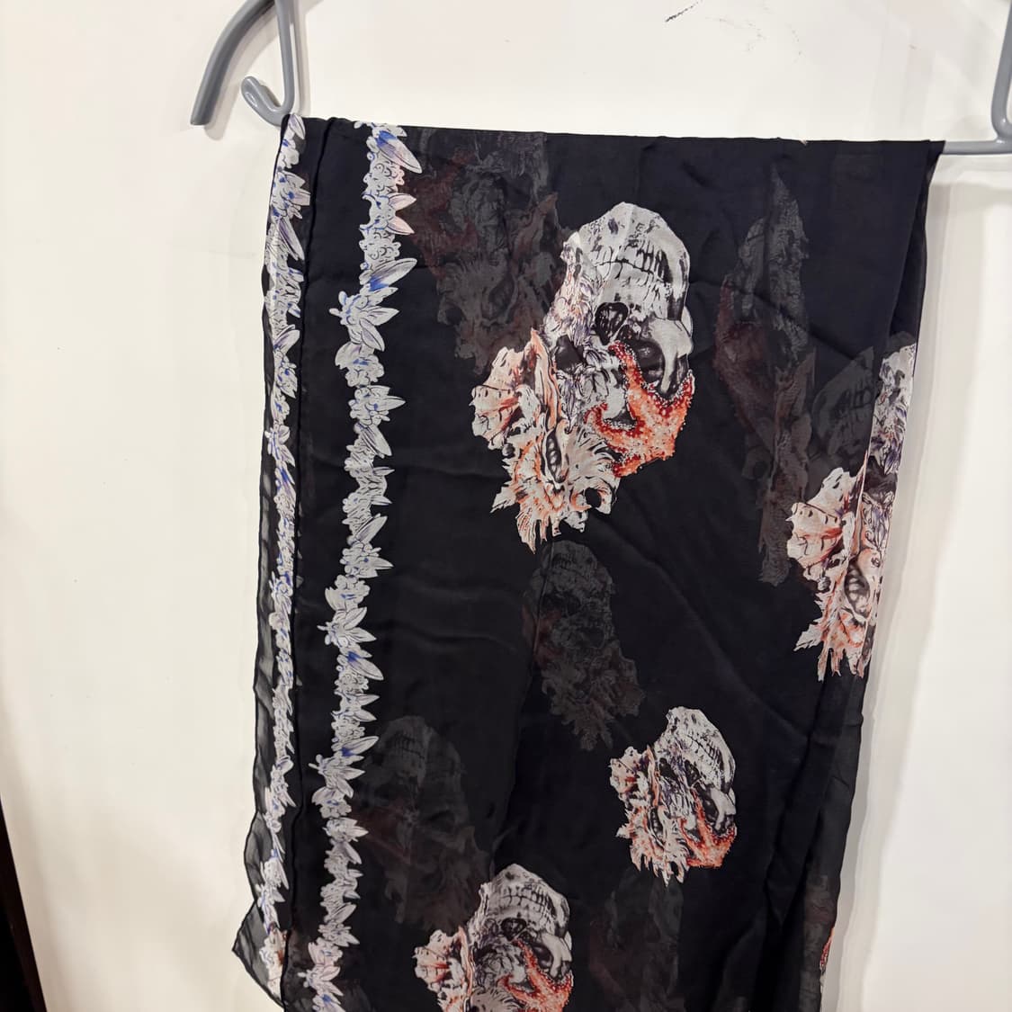 알렉산더 맥퀸 스컬 실크스카프  상품이미지2