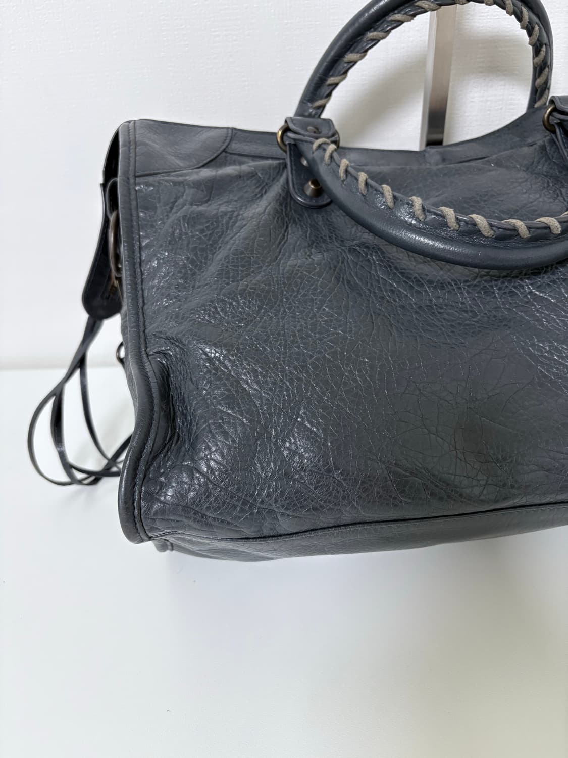 발렌시아가 시티 모터백 다크그레이 상품이미지8