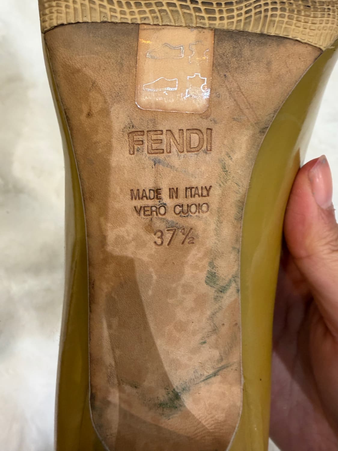 펜디 로고 펌프스 카키 머스타드 상품이미지5