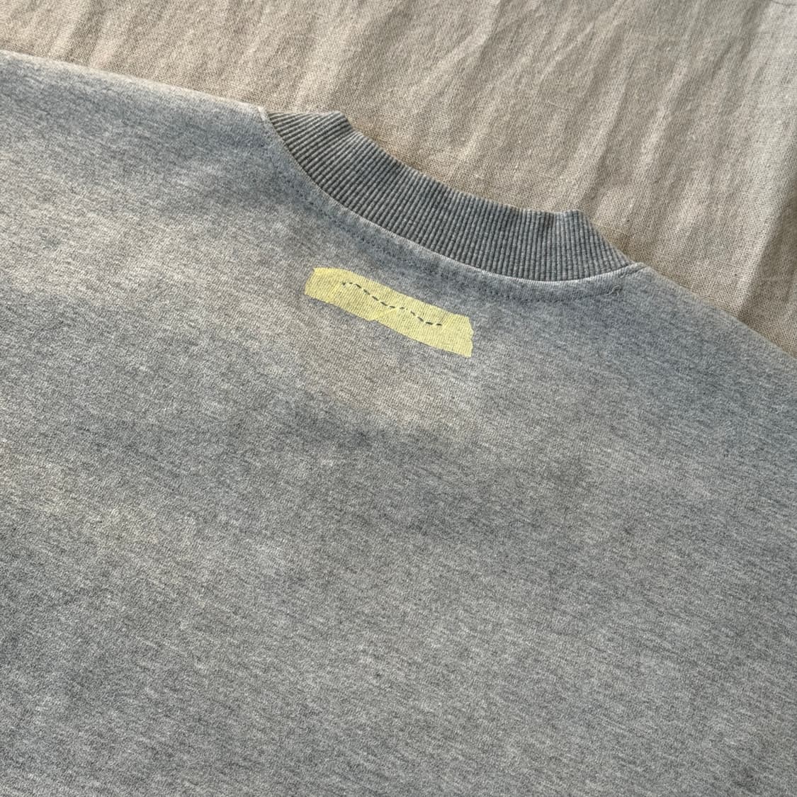 아더에러 블루블라썸 자수 브이넥 맨투맨 1 상품이미지5