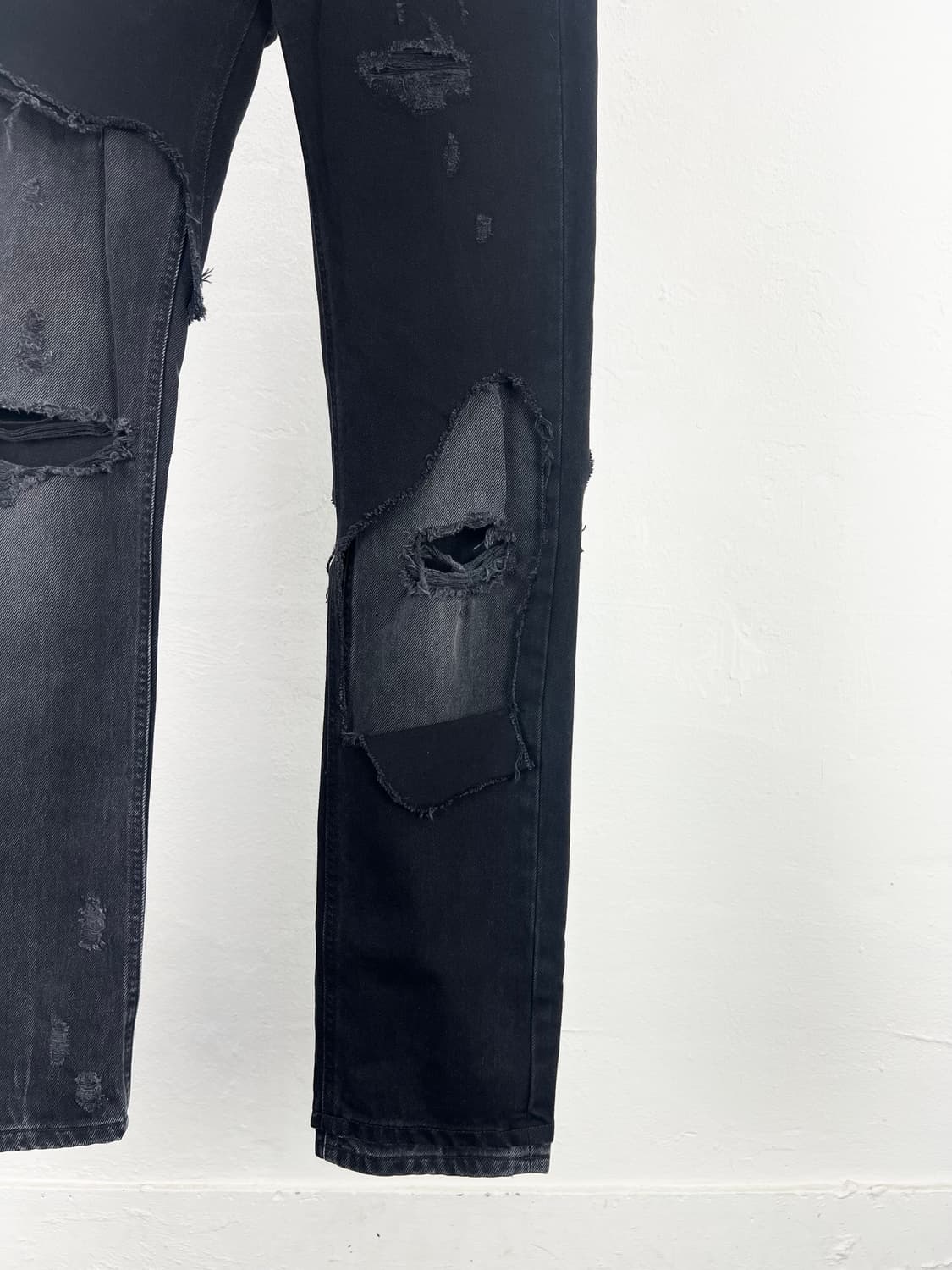 라프시몬스 19SS 슬림핏 디스트로이드 진 상품이미지5