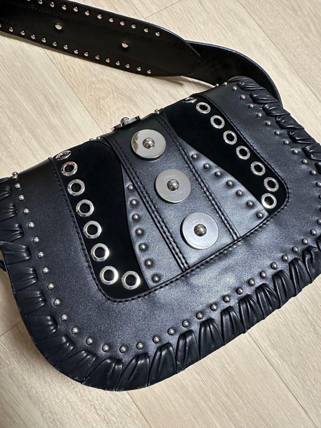 자라 스터드 레더백 상품이미지1