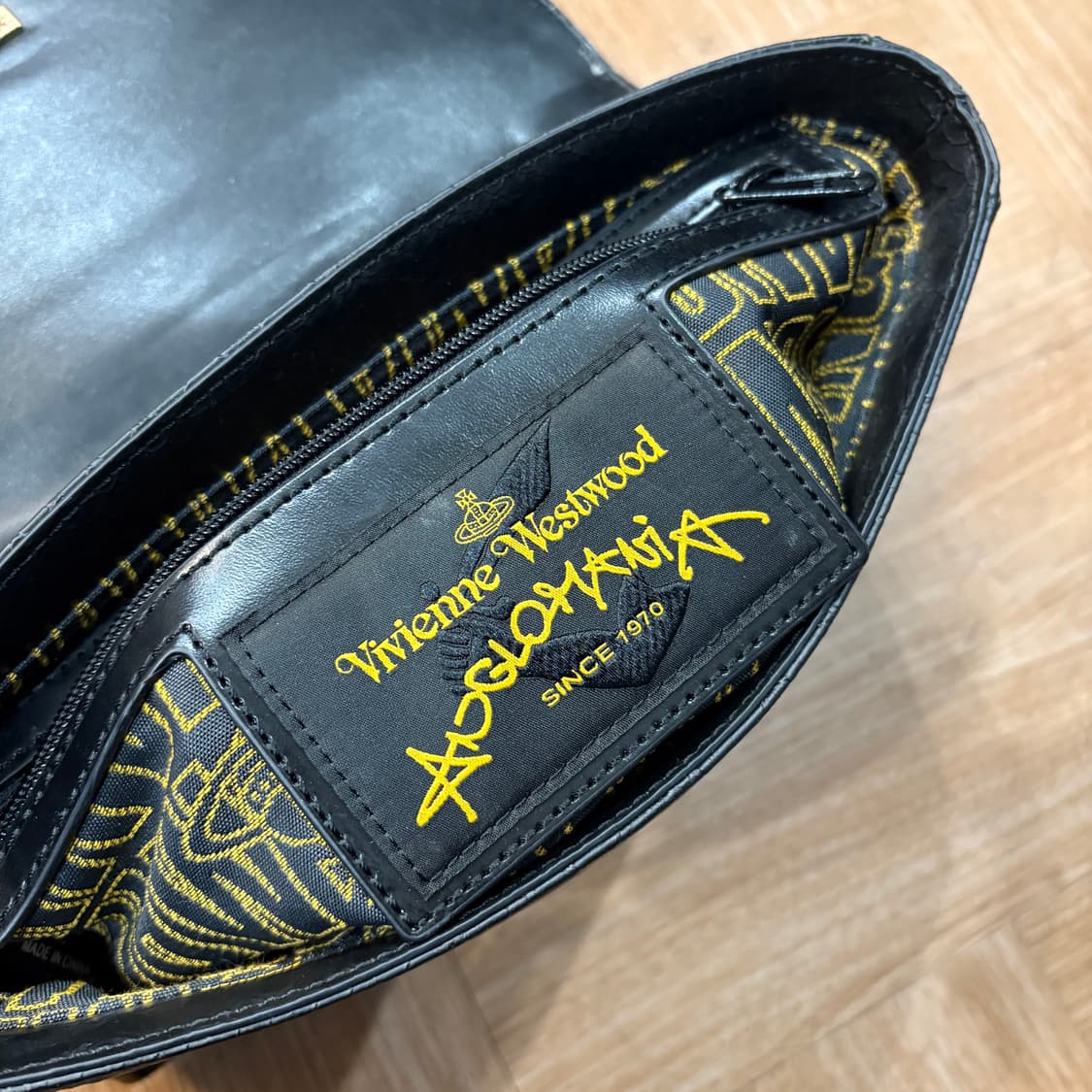 비비안웨스트우드 앵글로마니아 블랙 프릴리 스네이크 백 상품이미지7