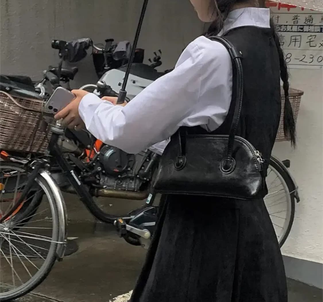 애니원모어 헨드리 라운드 숄더백 블랙 상품이미지1