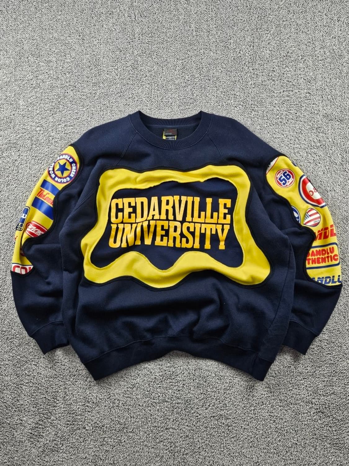 시더빌유니버시티 아플리케 커스텀 맨투맨 ( L ) / 9319 상품이미지1