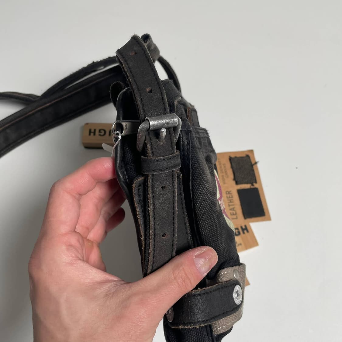 Tough jeansmith 십자가 페인트 미니백 상품이미지5