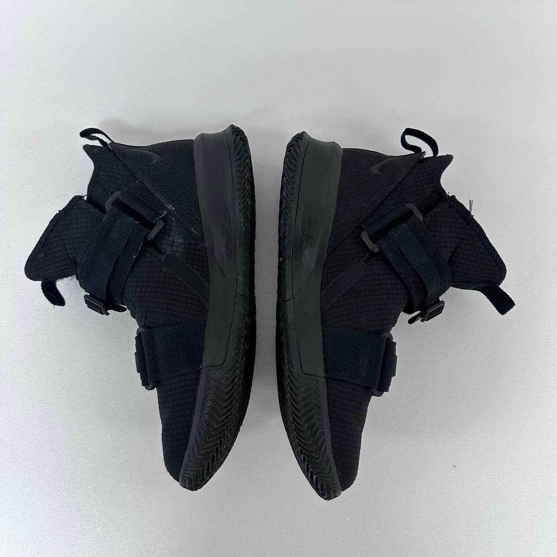 나이키 르브론 솔저 13 올블랙 스니커즈 285 상품이미지5