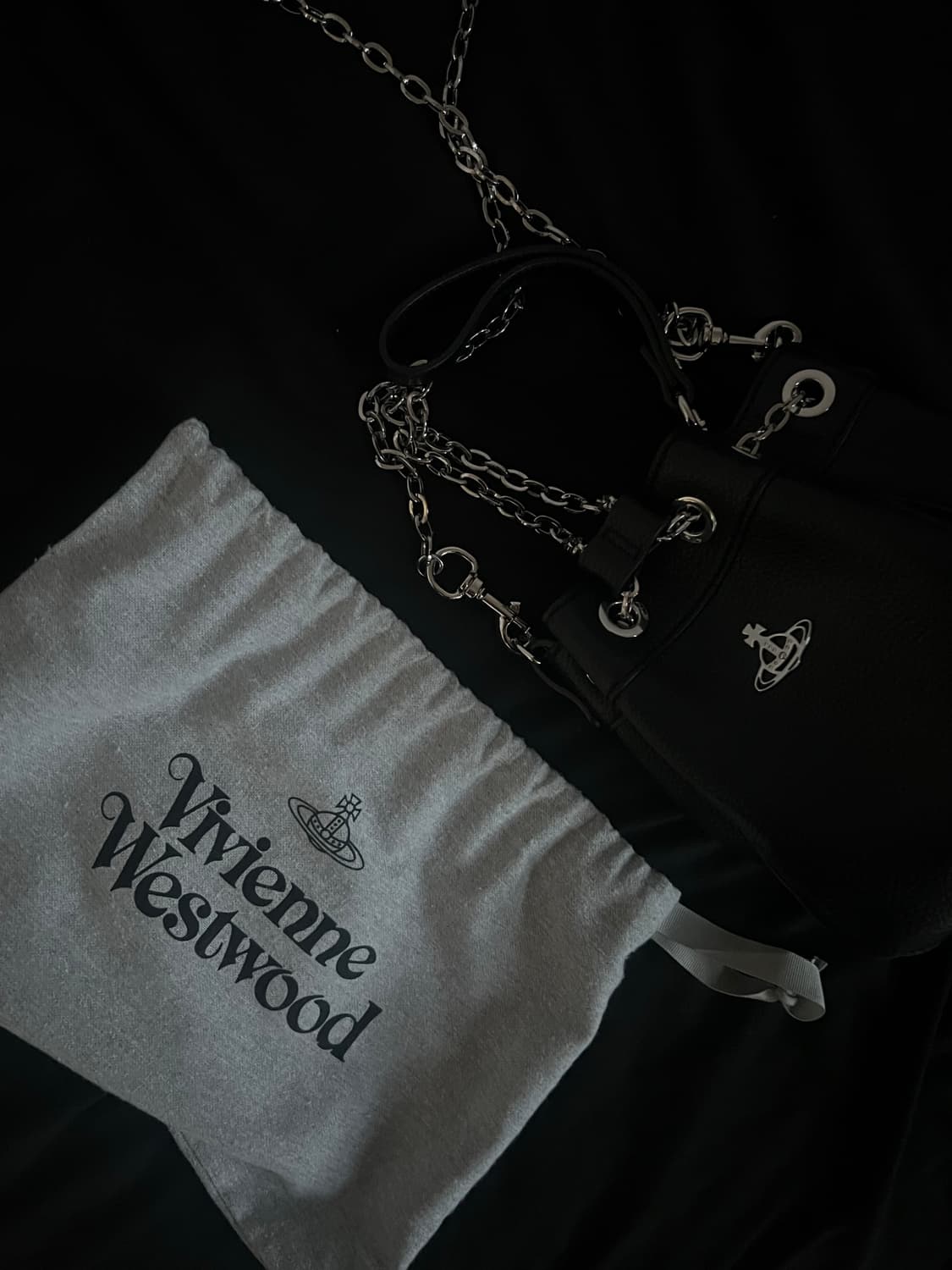 비비안웨스트우드 크리시 버킷백 블랙 상품이미지1