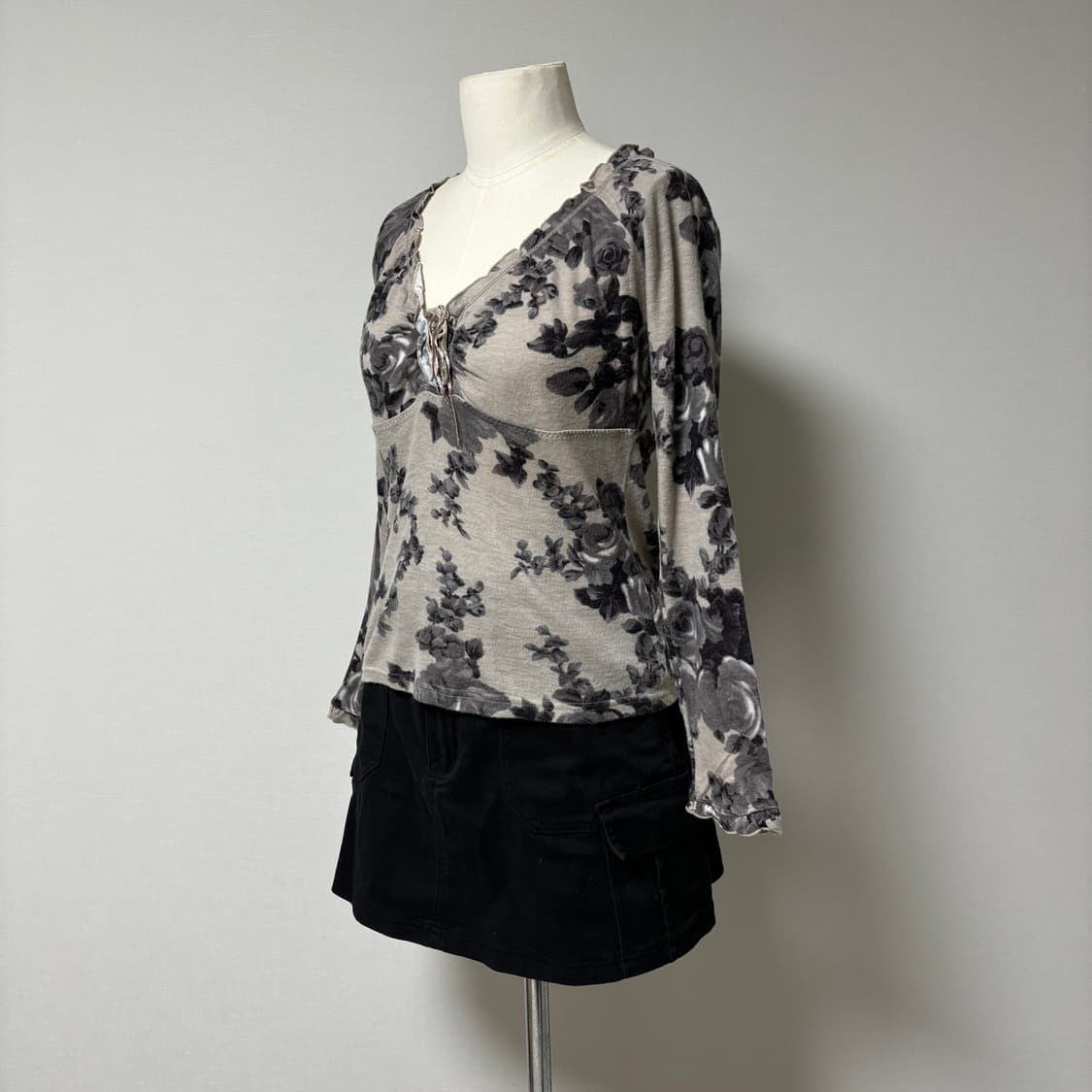 빈티지 플로럴 브이넥 프릴 디테일 긴팔티 상품이미지8