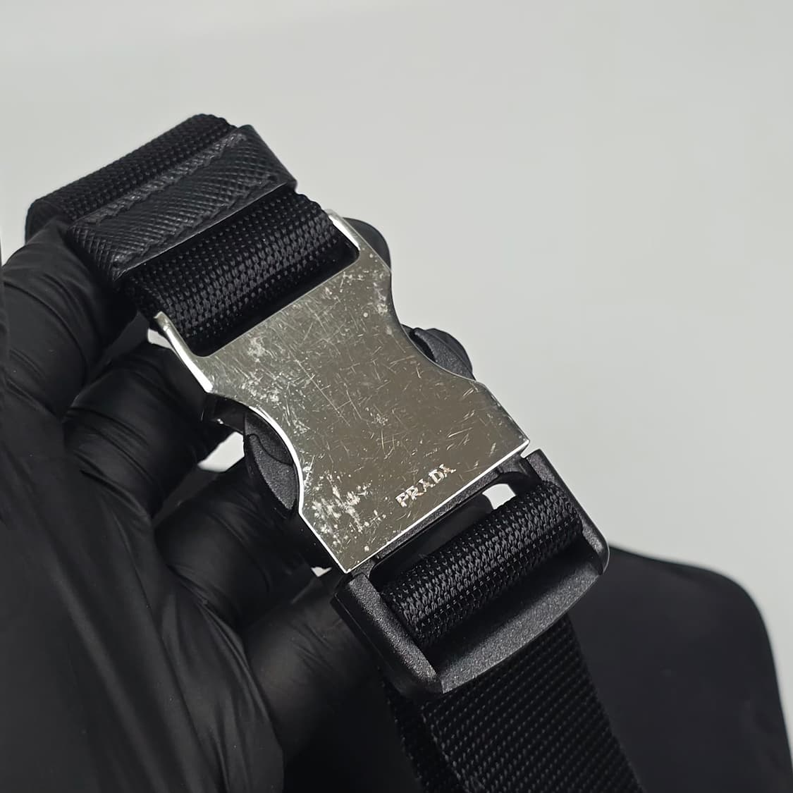 프라다 리나일론 사피아노 가죽 숄더백 상품이미지9