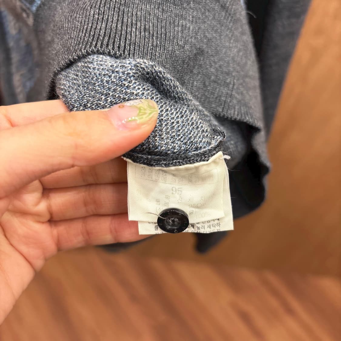 지방시 긴팔 카라 니트 로고 배색 하단 탭 디테일 레귤러핏 차콜 그레이 상품이미지7