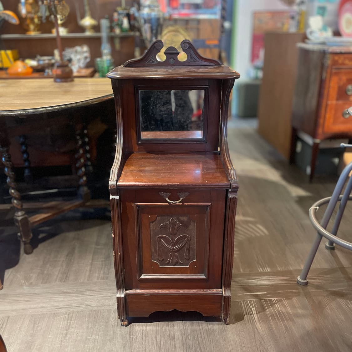 앤틱 우드카빙 거울수납장 상품이미지1