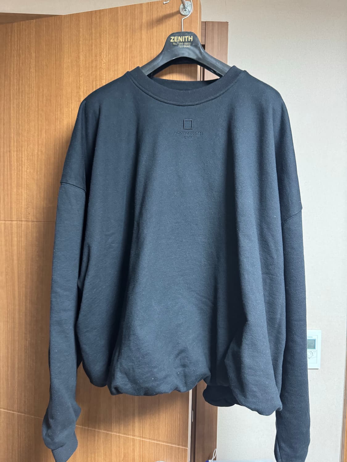 우영미 24FW 오버핏 스웨트셔츠 블랙 48 상품이미지4