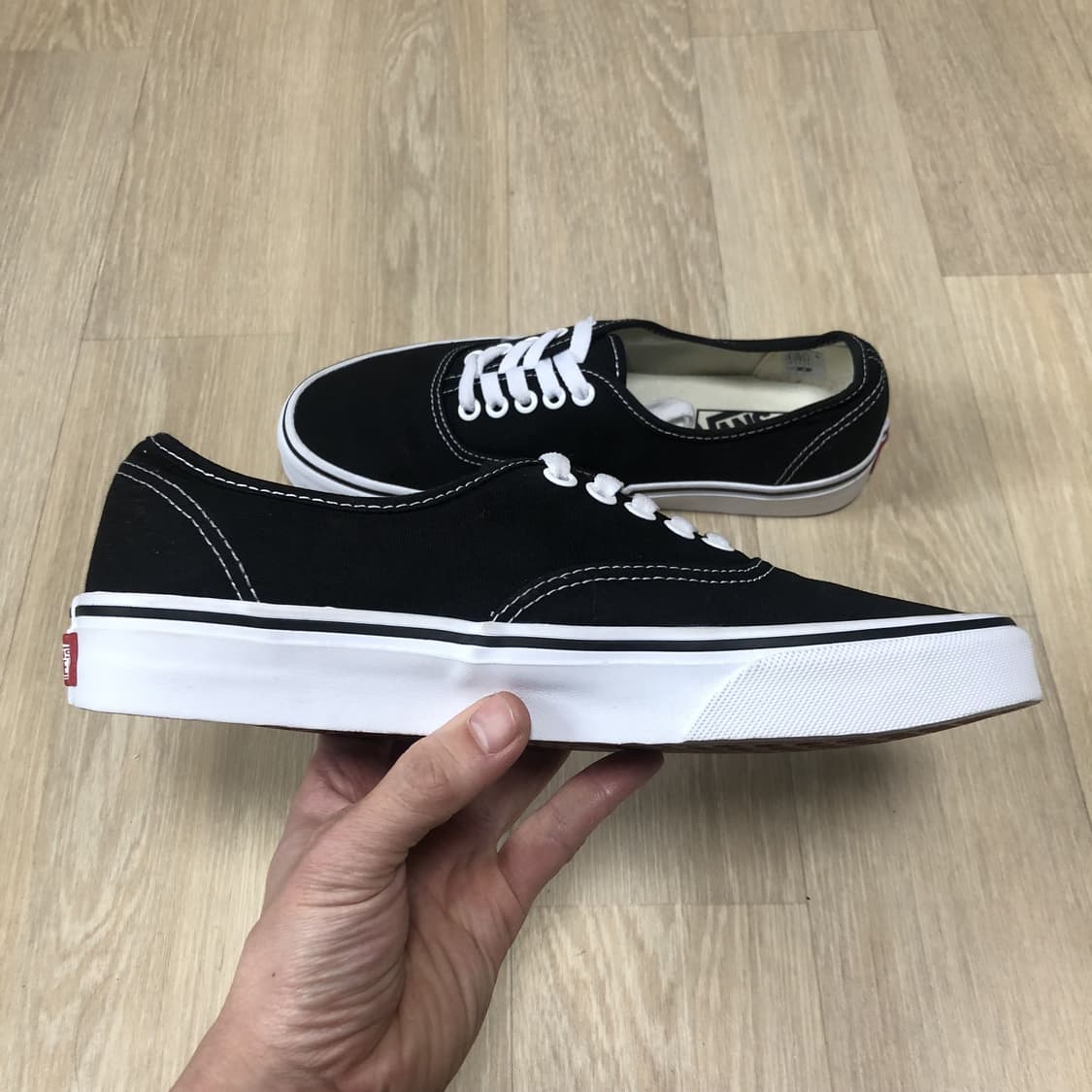 (260) 반스 VANS 어센틱 블랙 스니커즈 상품이미지2