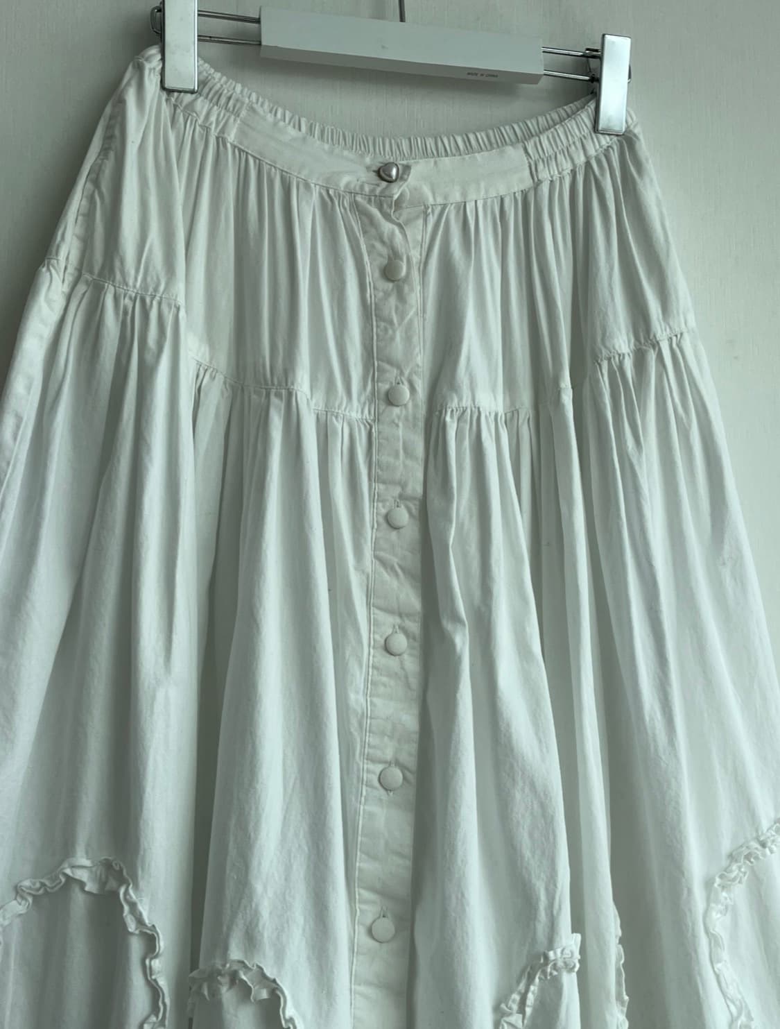 MECHLIN 화이트 코튼 프릴 버튼 롱 스커트 상품이미지2