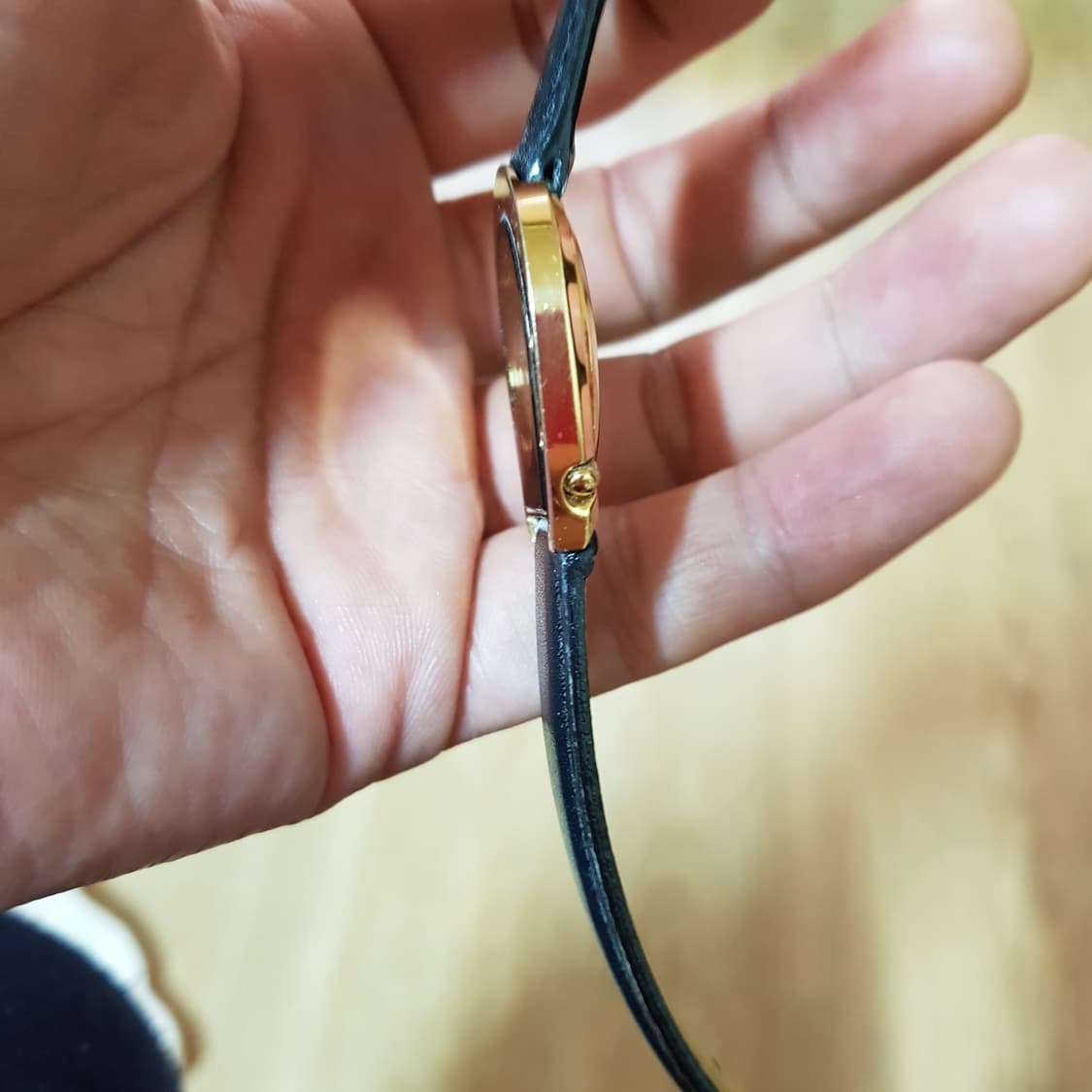 셀린느 레어템 말굽시계 팝니다 블랙다이얼 상품이미지8