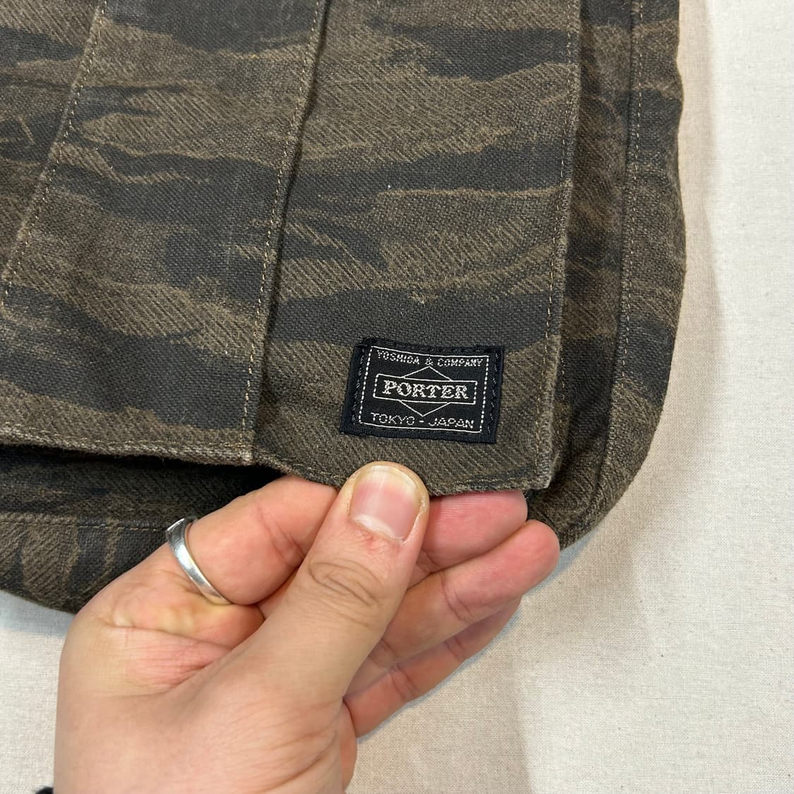 요시다 포터 타이거 카모 숄더백 크로스백 70주년 한정판 V8 상품이미지3