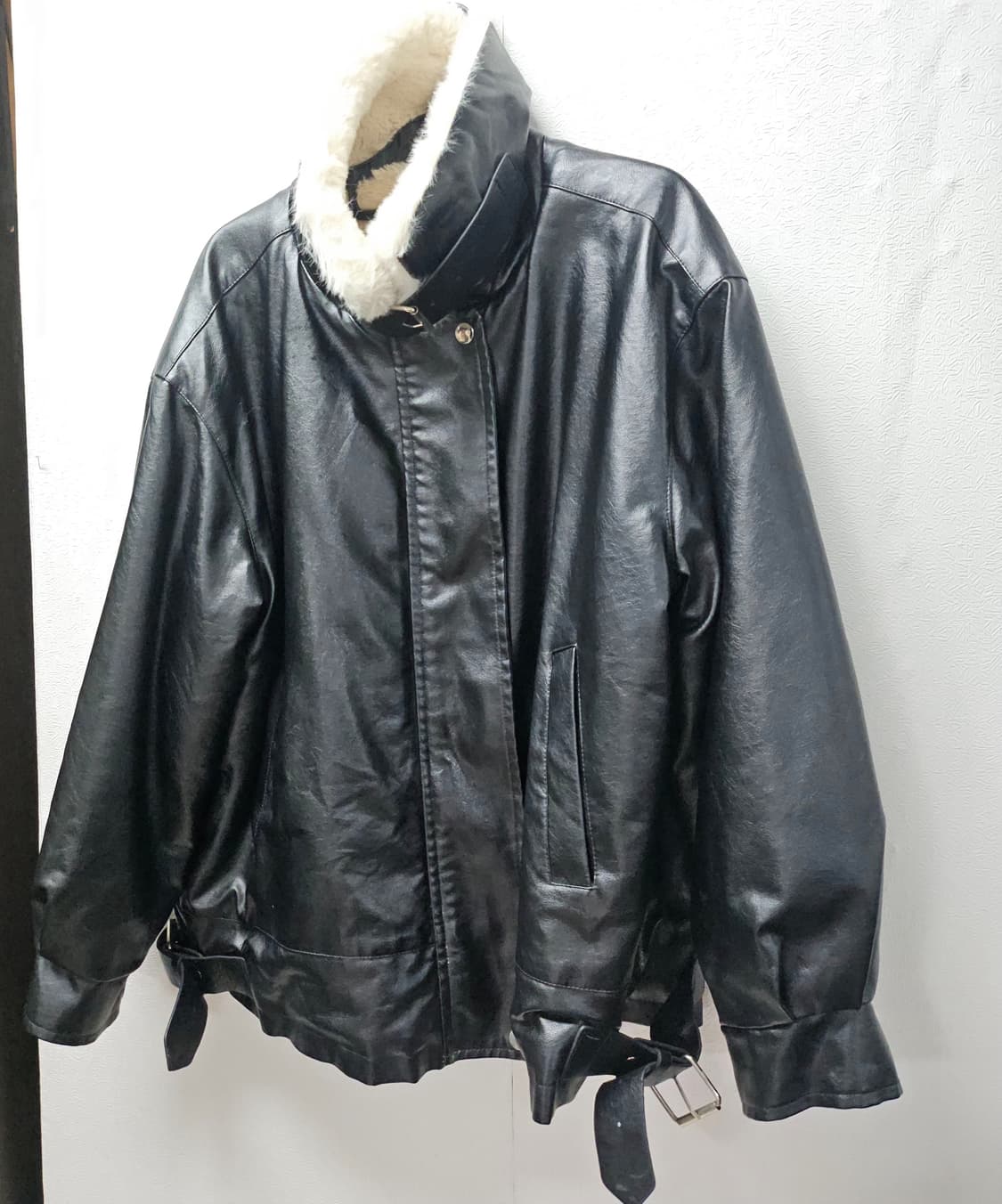 블랙 인조 가죽 무스탕 자켓  F 상품이미지2