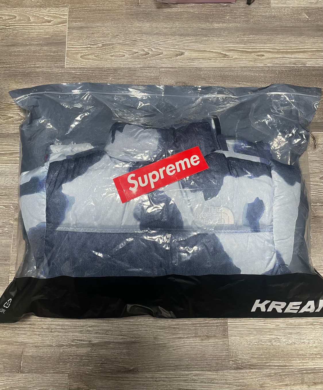 슈프림 노스페이스 블리치드 데님 패딩 상품이미지1