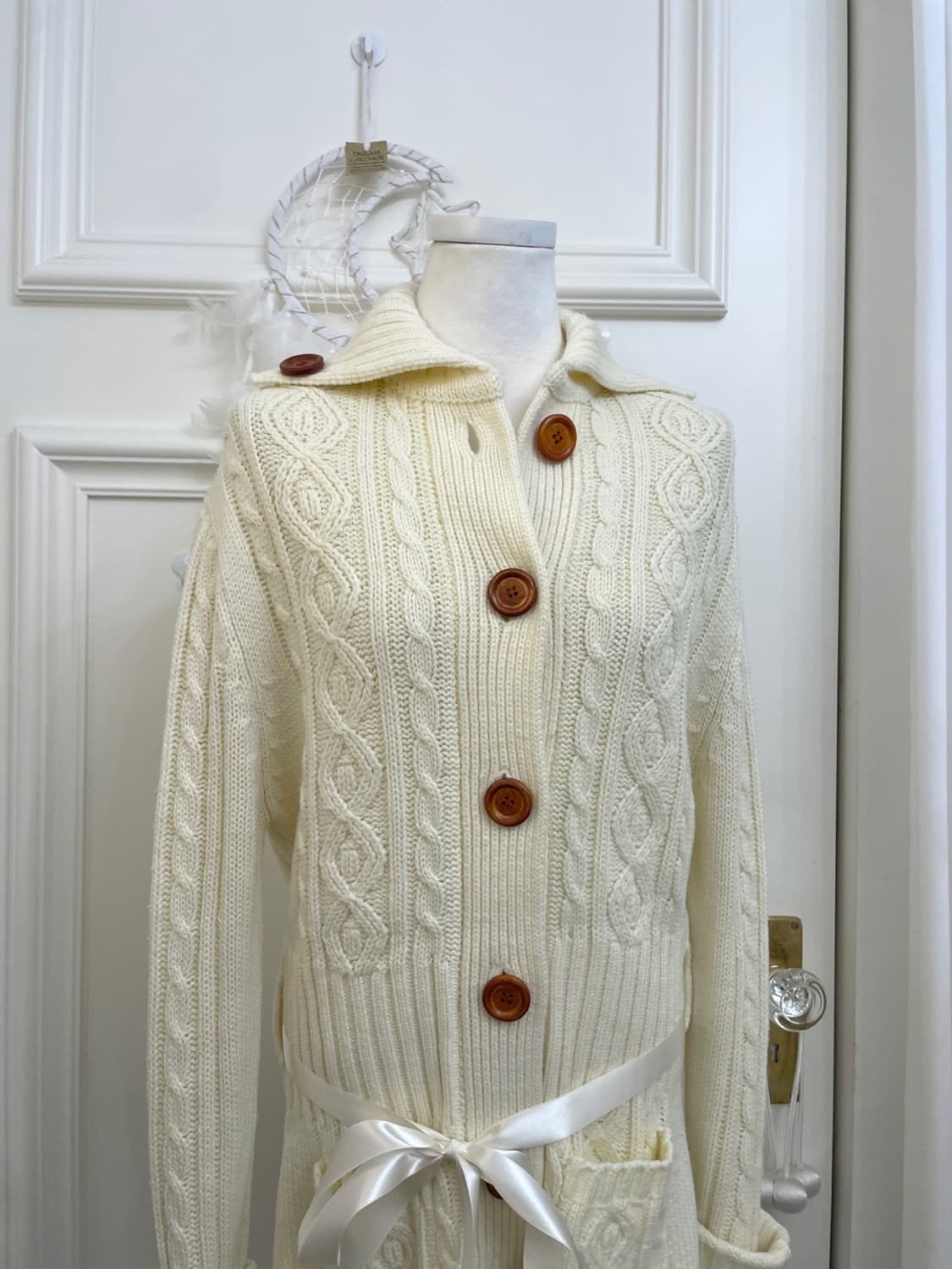 lemon cream wood button long cardigan 상품이미지5
