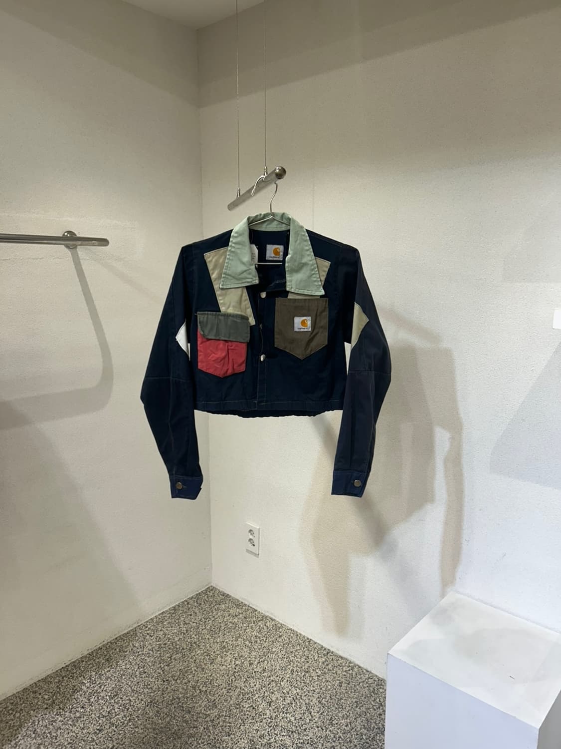 칼하트 컬러 블록 크롭 자켓 상품이미지1