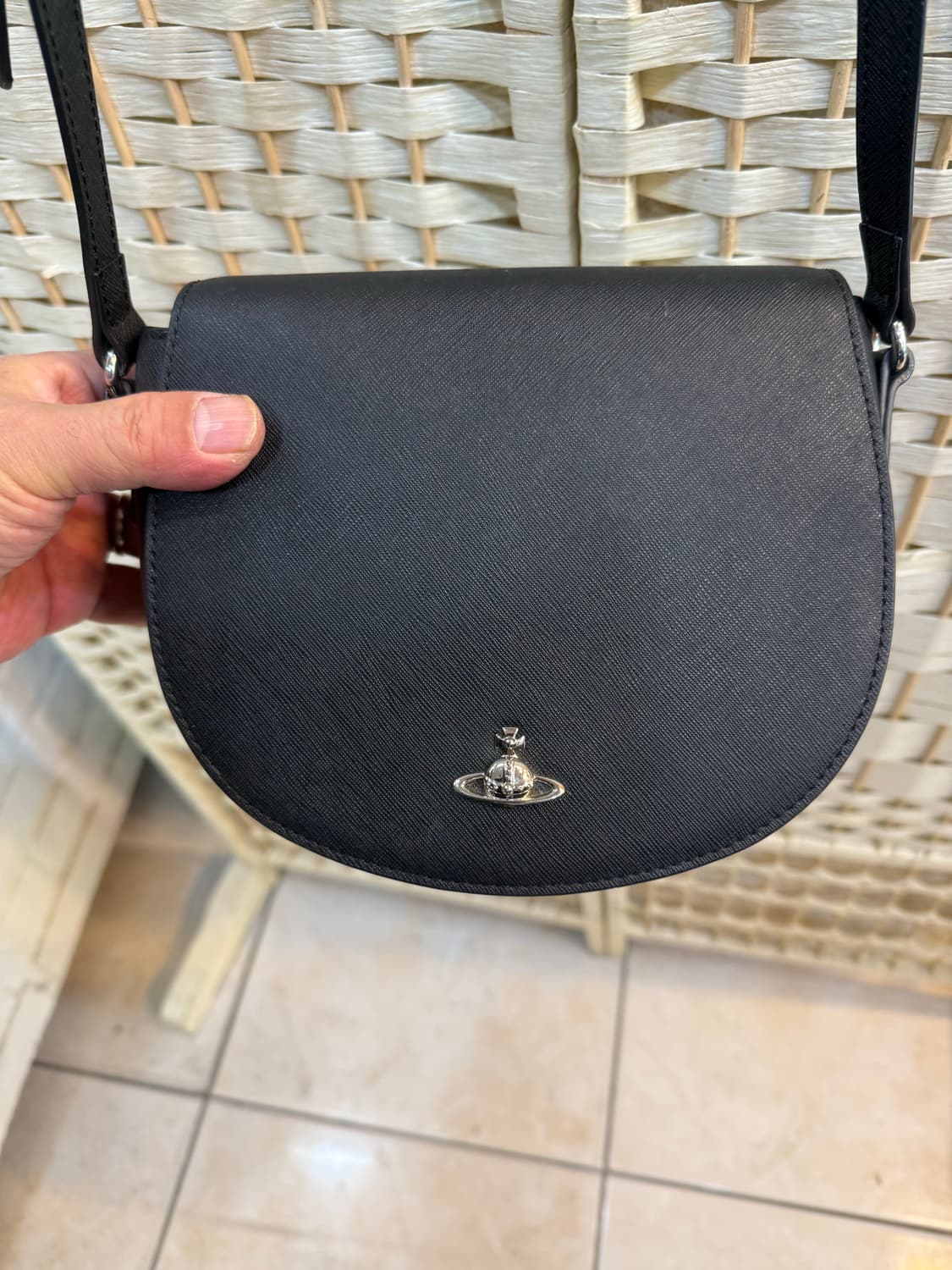 정품 비비안웨스트우드 크로스백 팝니다 상품이미지2