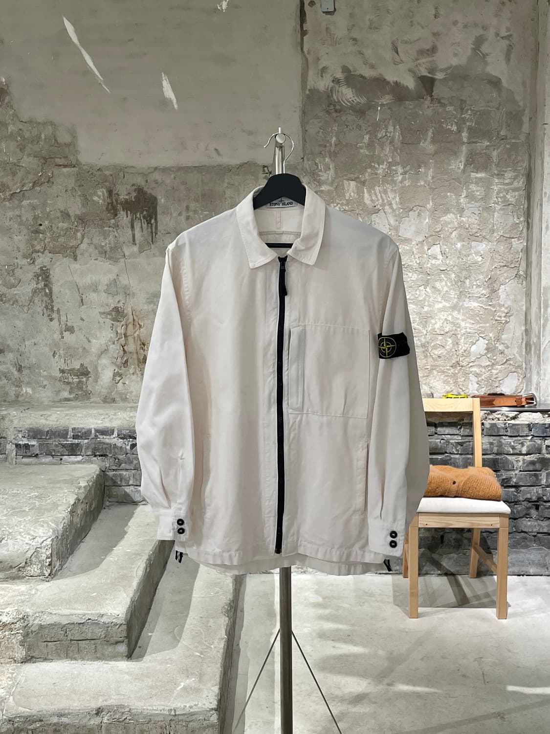 스톤 아일랜드 아이보리 체스트 포켓 와펜 코튼 자켓 상품이미지1