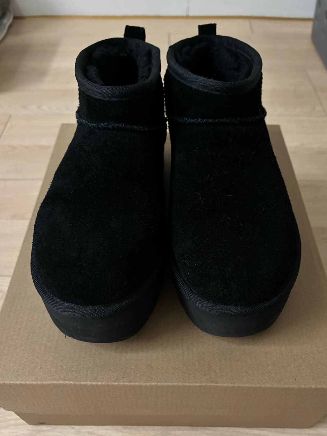 어그 클래식 울트라 미니 플랫폼 블랙 7w(240) 상품이미지2