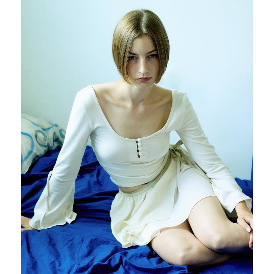 유영샵 스완 버튼 탑 아이보리 티셔츠 상품이미지2