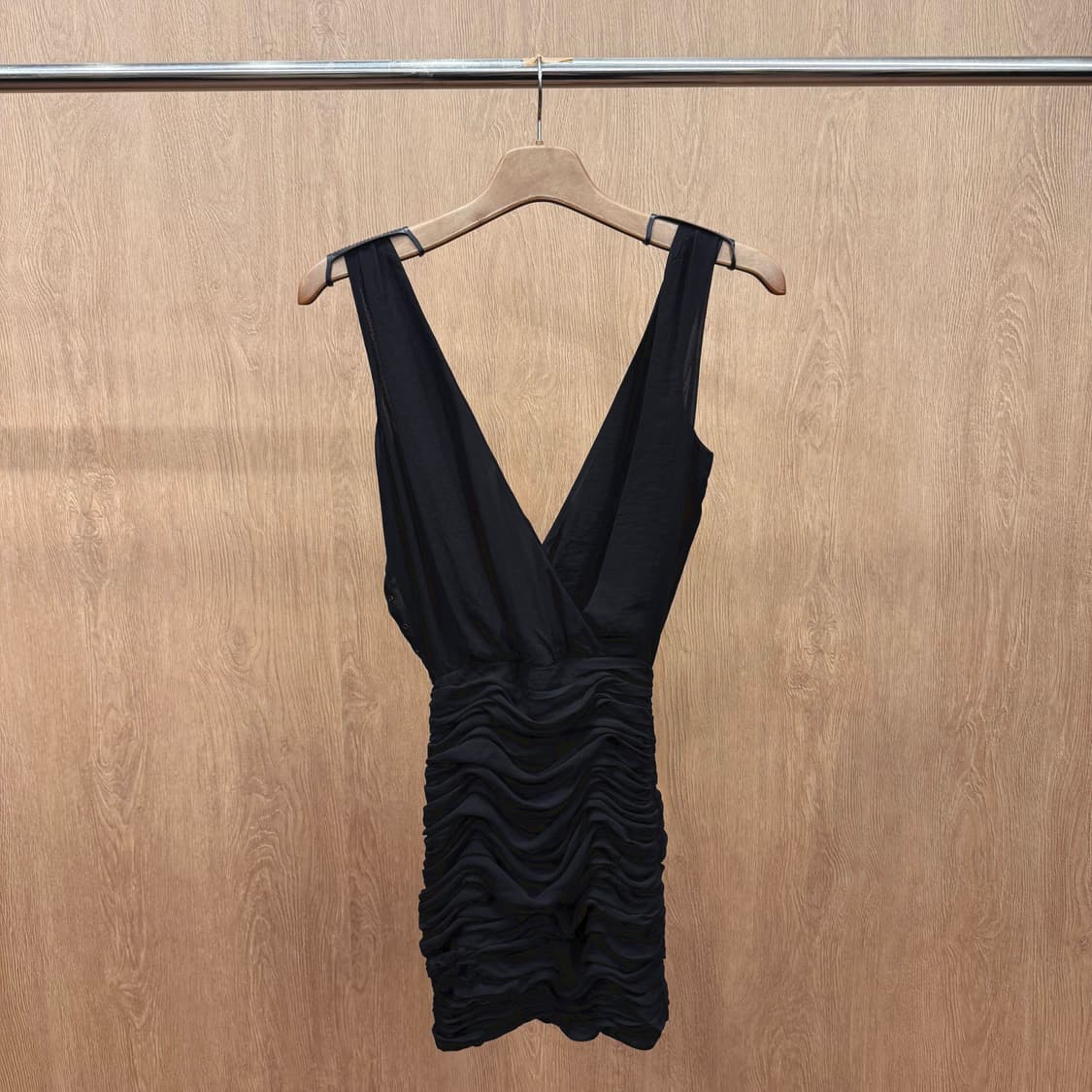 아르마니 익스체인지 슬리브리스 미니 원피스 셔링 디테일 딥브이 블랙 상품이미지3