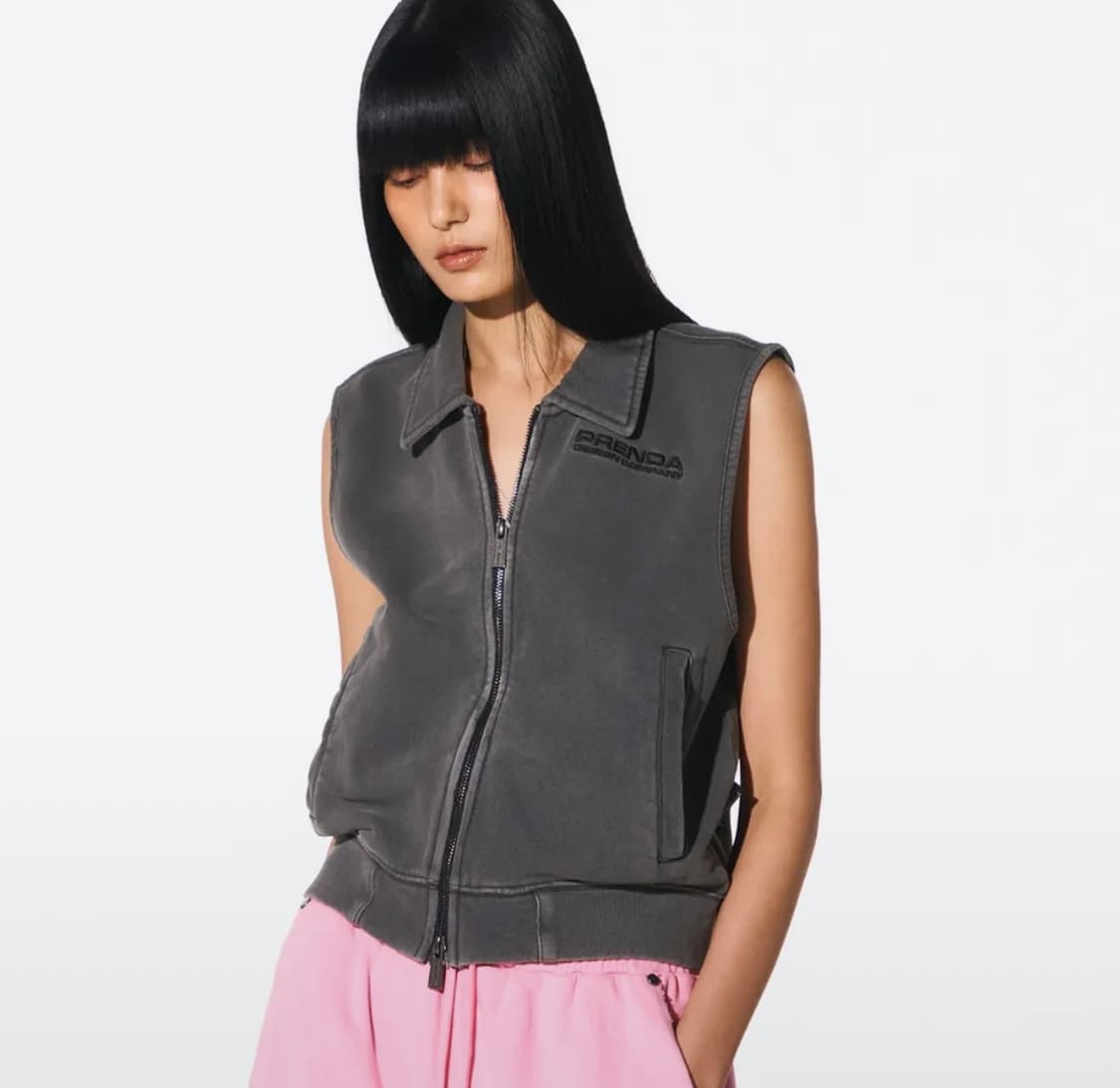 프렌다 LOGO COLLAR PIGMENT VEST BLACK 상품이미지1