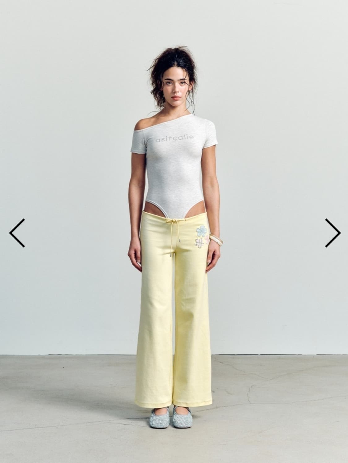 새상품) as if calie FLOWER APPLIQUE BOOTCUT 상품이미지1